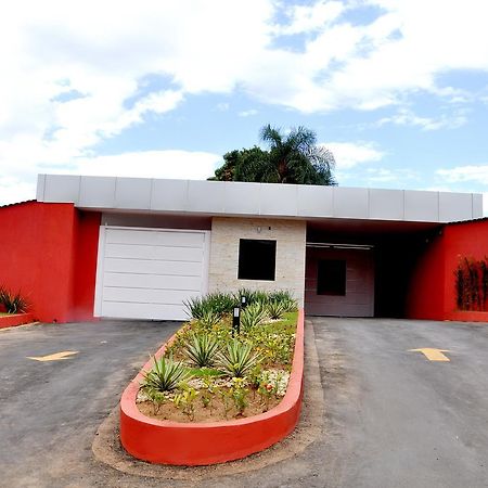 Motel Passport กวาราชินเกตา ภายนอก รูปภาพ